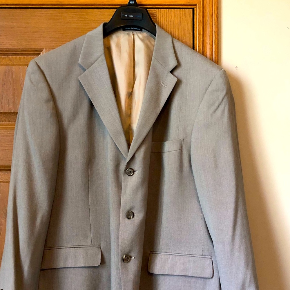 Awesome tan/taupe blazer for the man on the go. Impress the ladies and your boss